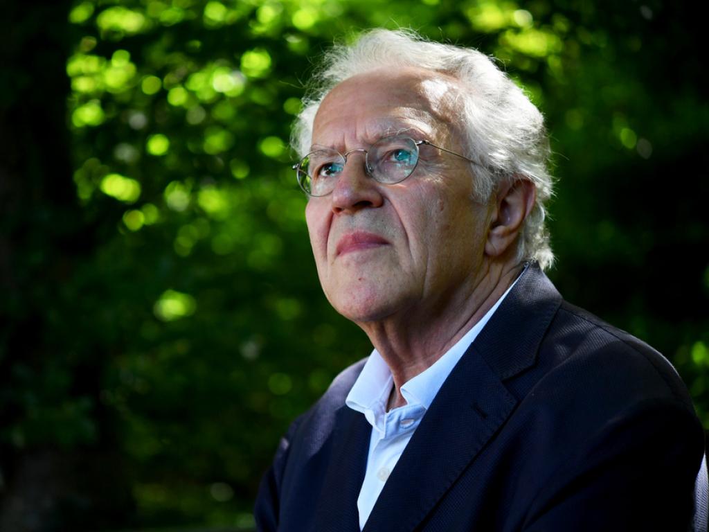 Theaternarr und Tortenbäcker - Dramaturg Hermann Beil wird 75 - SWI ...