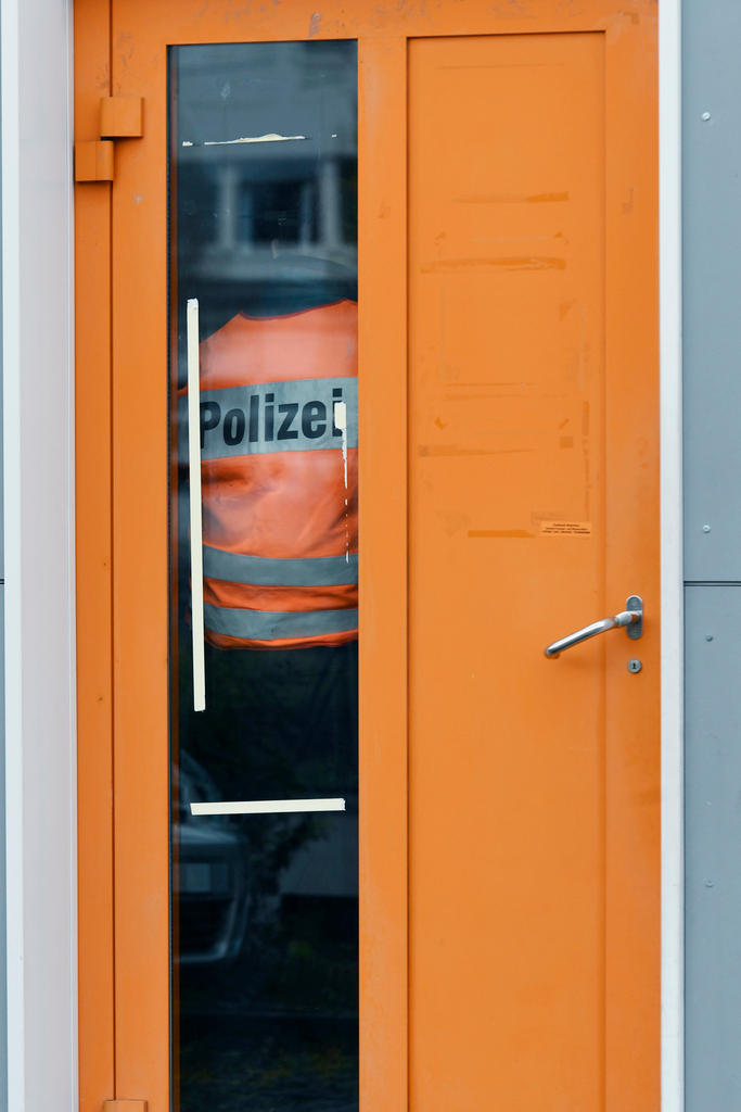 A polícia numa mesquita na Suíça
