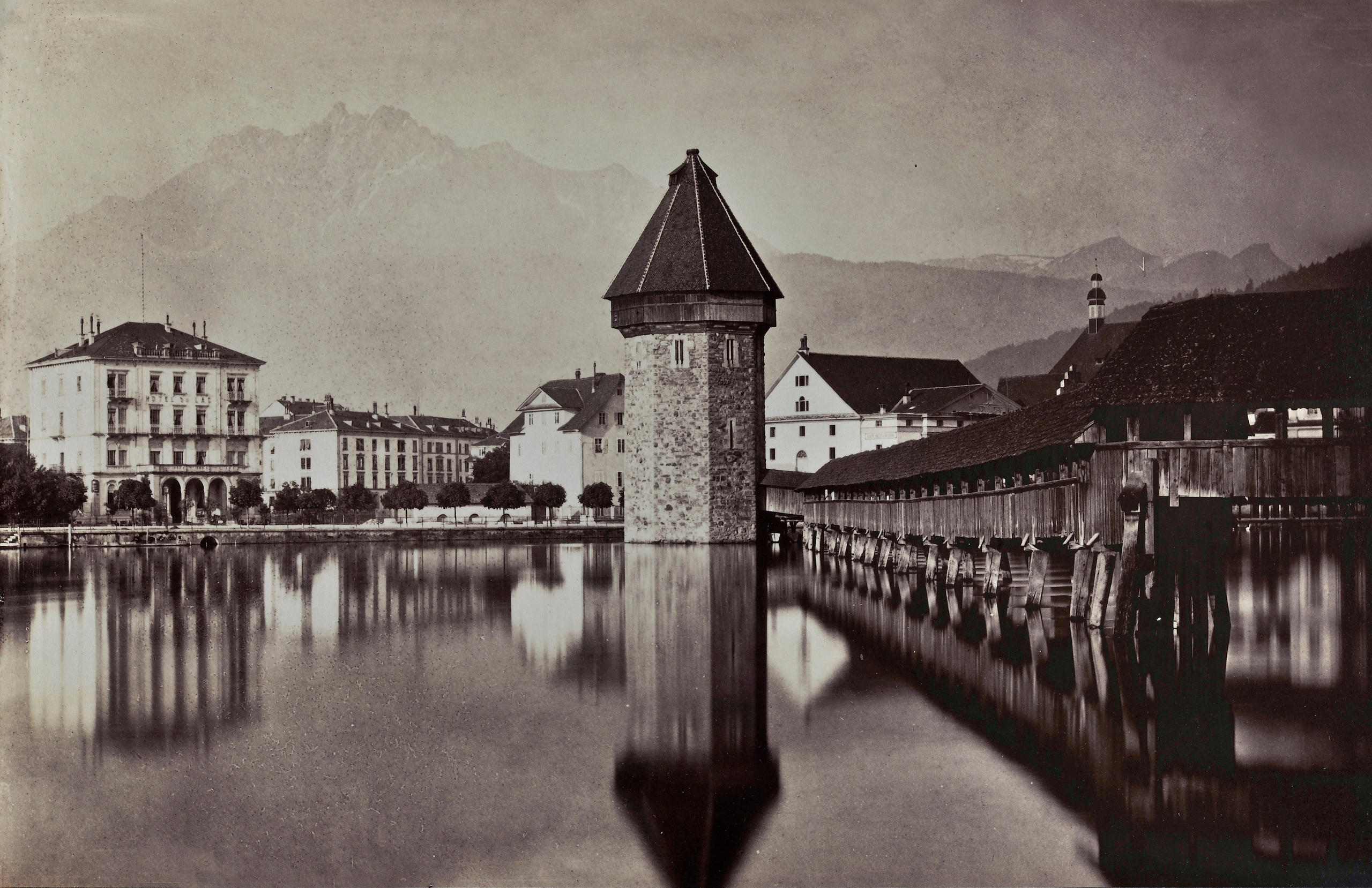 Die Luzerner Kapellbrücke um 1870.