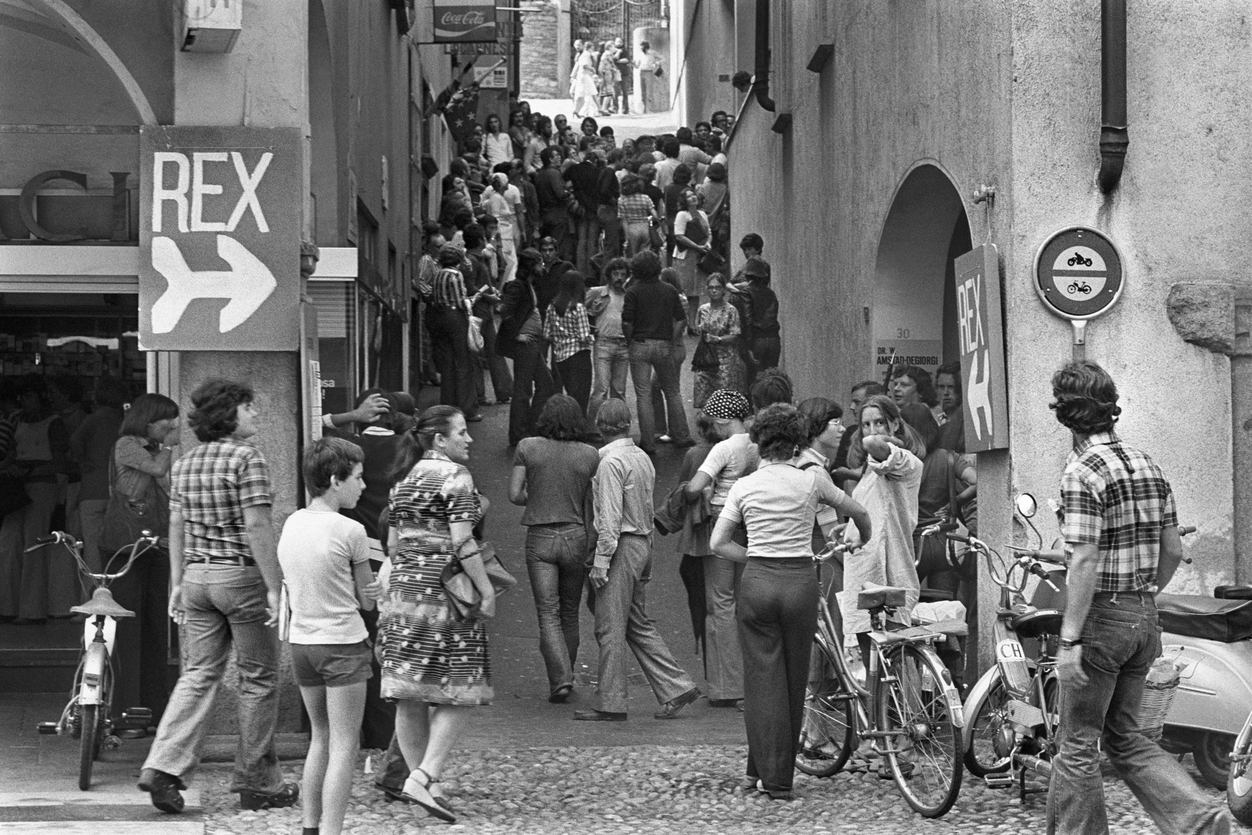 Rex Cinema Locano, crowd waiting in the narrow alley