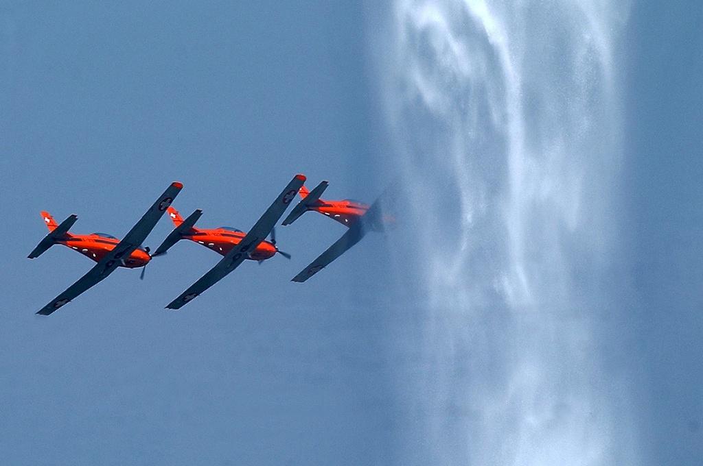 trois pilatus pc-7 en vol