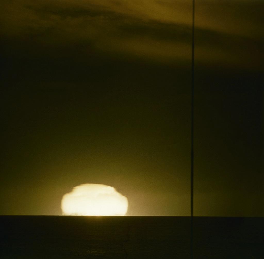 1966年7月2日，法国军队在太平洋上的穆鲁罗阿岛进行了一次核弹爆炸试验。