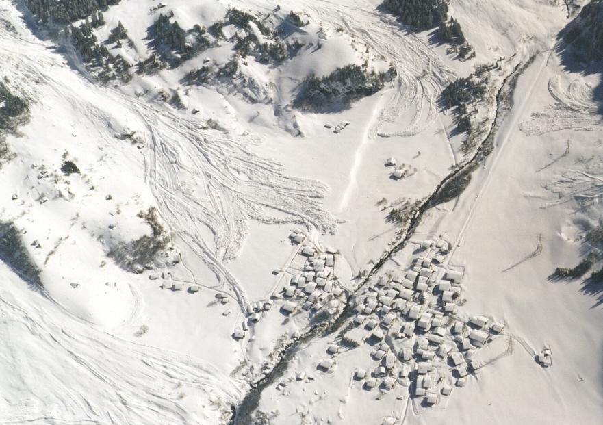 Paisagem alpina coberta de neve