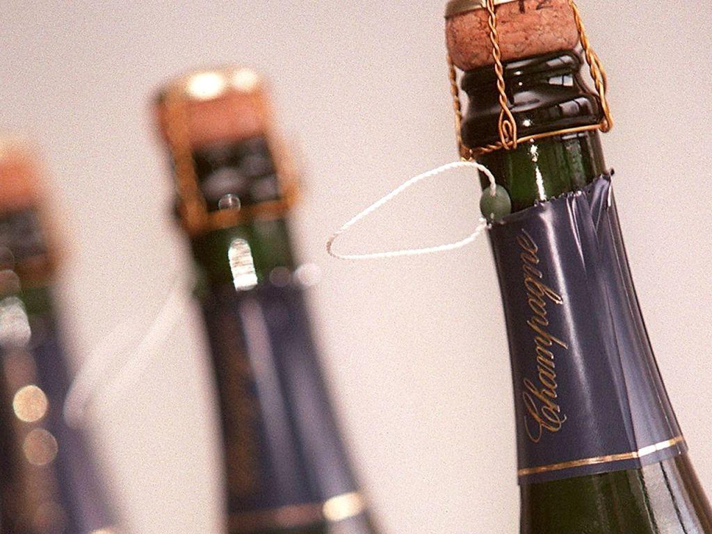 Italia: offre champagne a tutti, conto da 150mila euro - SWI