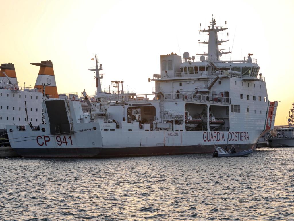 Migranti Nave Diciotti Attende Ancora Un Porto 177 A Bordo Swi