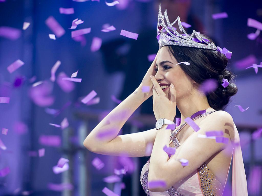 La Miss Suisse Jastina Doreen Riederer perd sa couronne - SWI swissinfo.ch