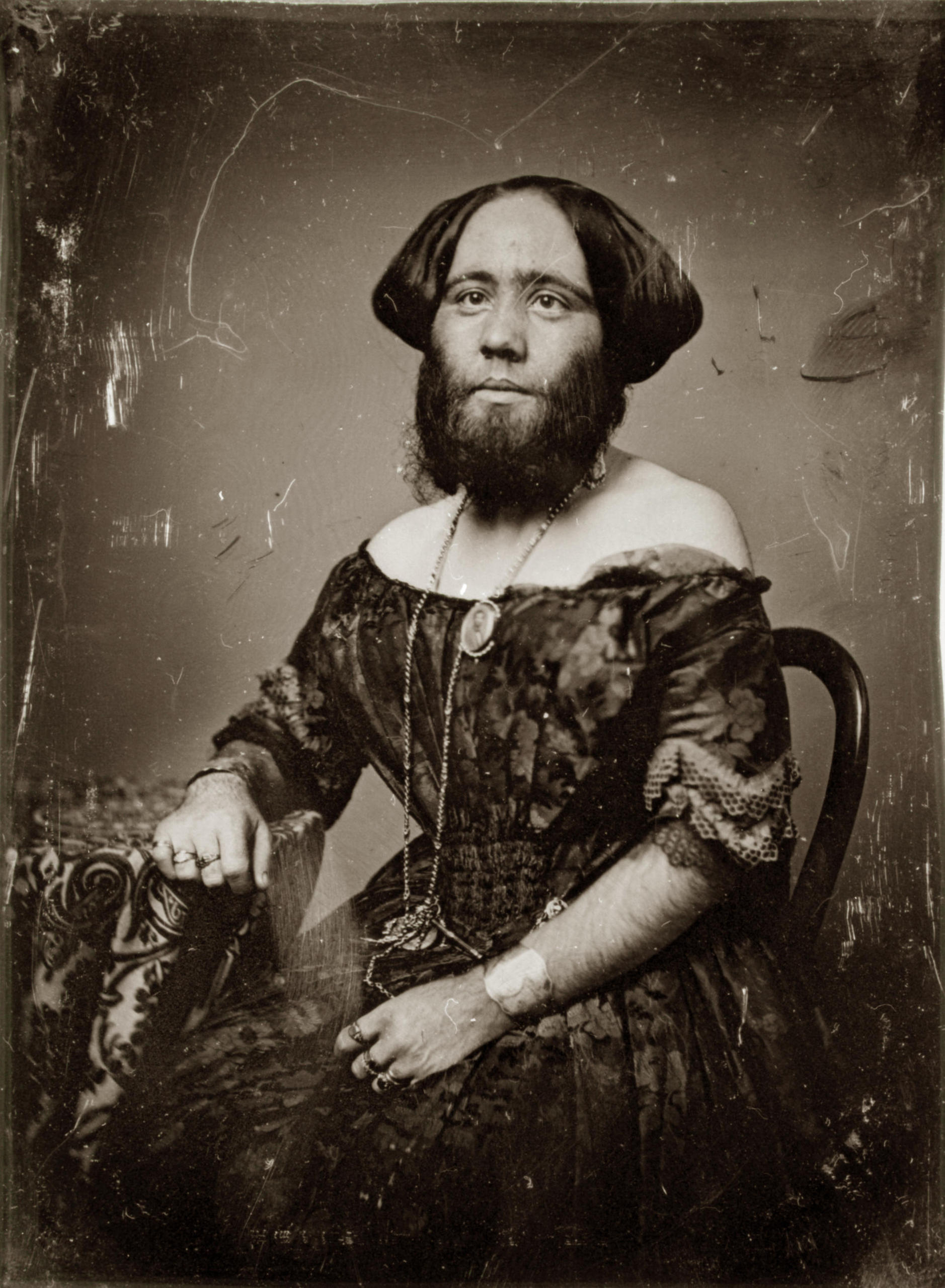 Vieille photo d une femme à barbe.