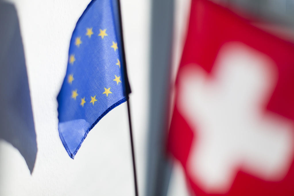Banderas Suiza-UE