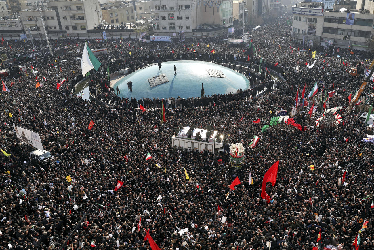 مراسم تشييع جنازة في طهران