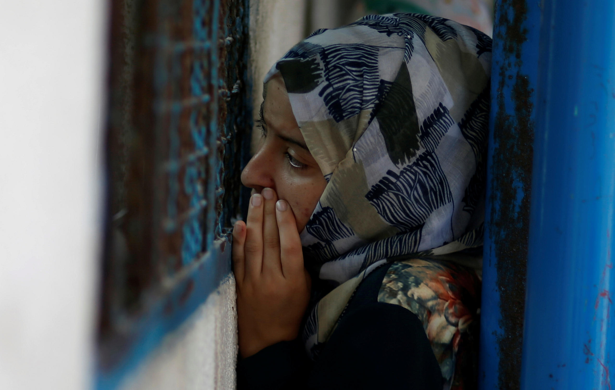 Une Palestinienne dans un centre de distribution alimentaire.