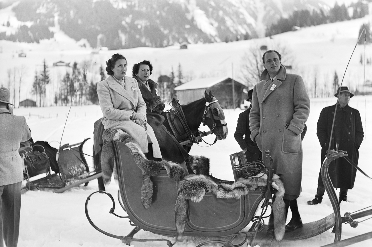 Los padres del rey Juan Carlos en una carrera de caballos en Gstaad