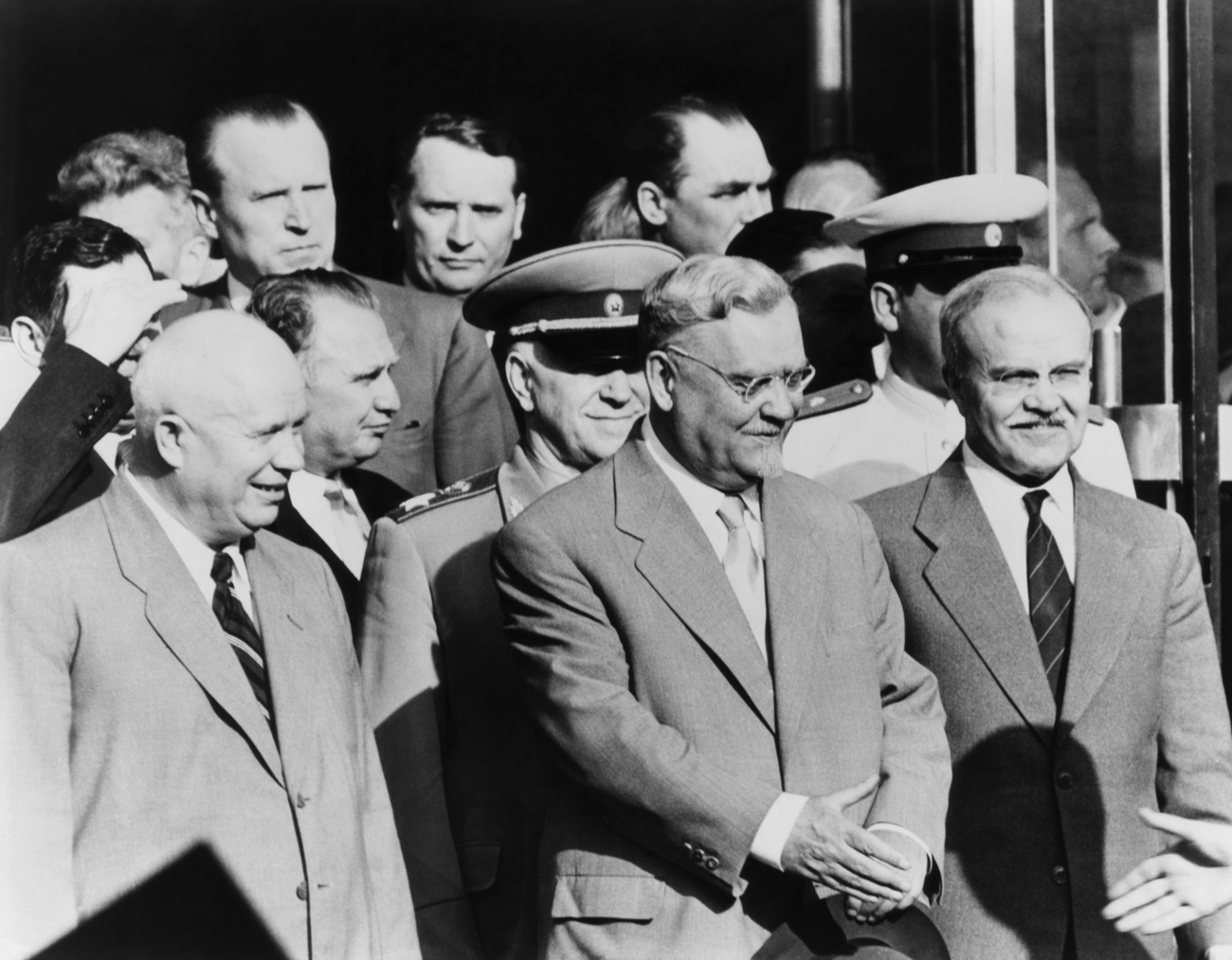 Nikita Jruschov con otros funcionarios soviéticos en Ginebra en 1955