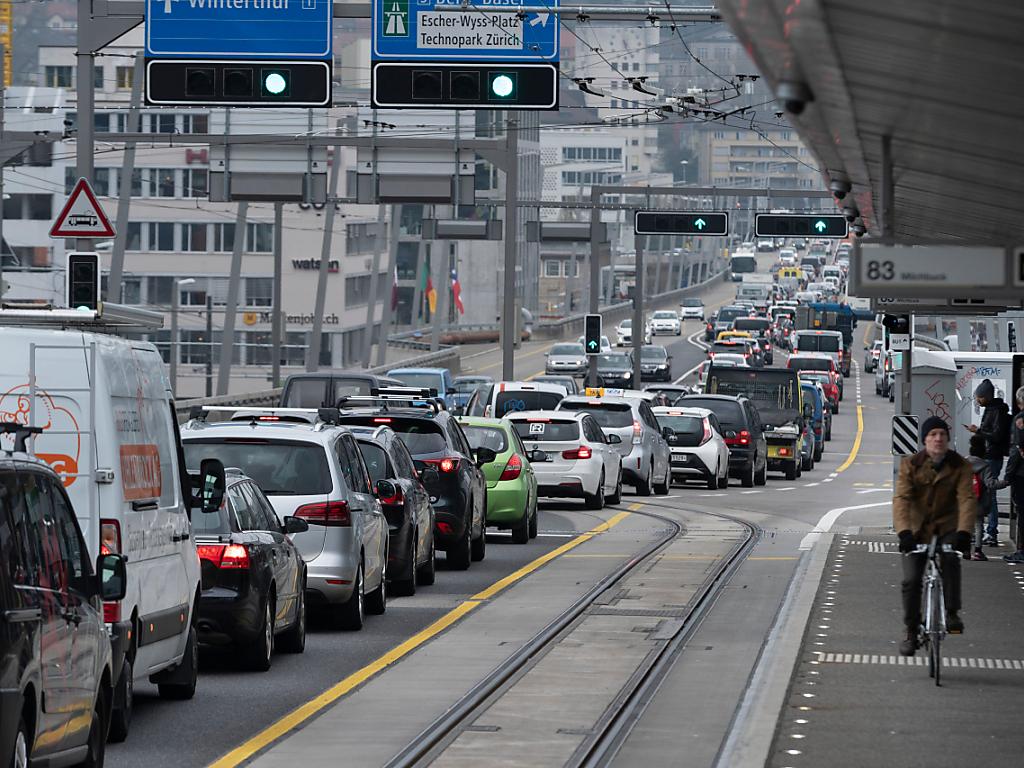 Raddoppiate le auto dal 1980 ma cinque volte meno decessi SWI