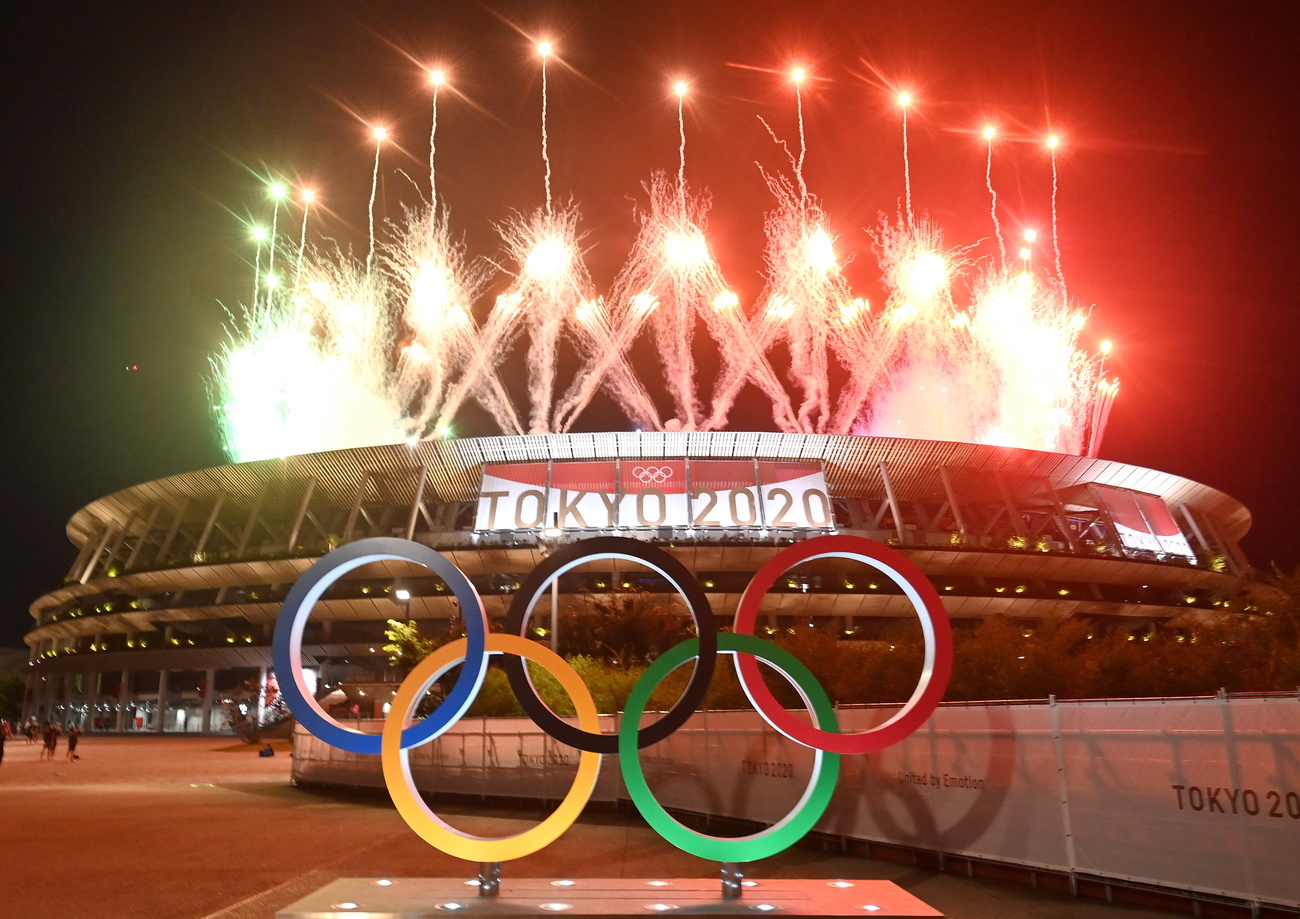 ألعاب نارية فوق ملعب احتضن الألعاب الأولمبية