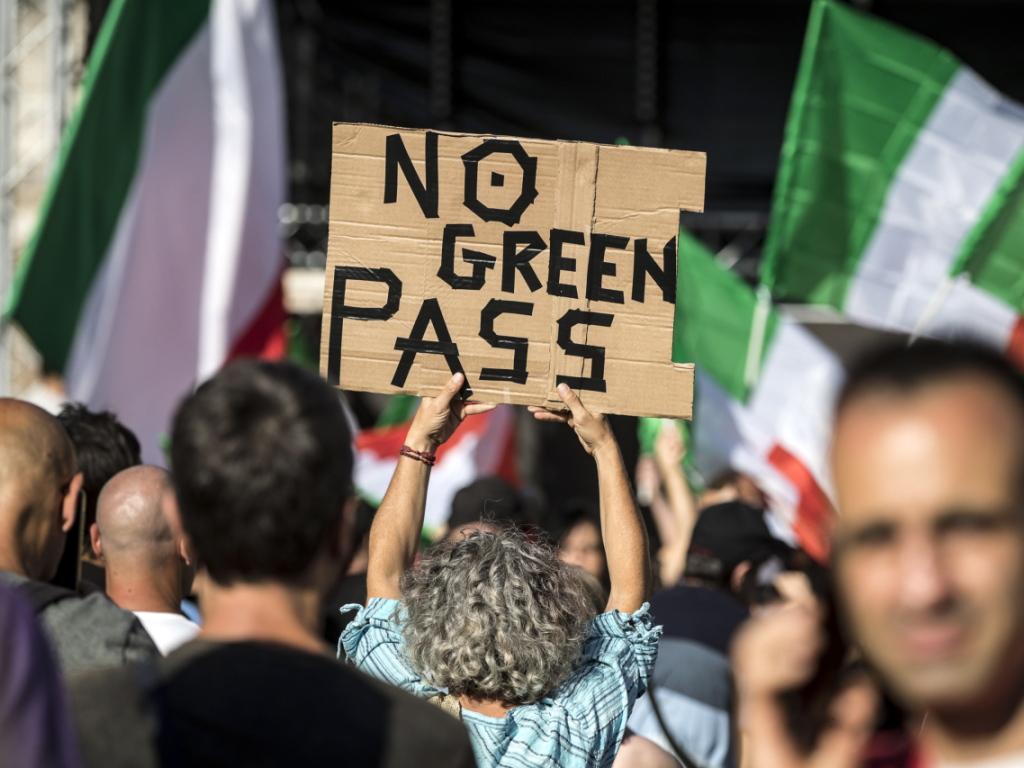 Italia Green pass non rallenta viaggi flop le proteste no vax