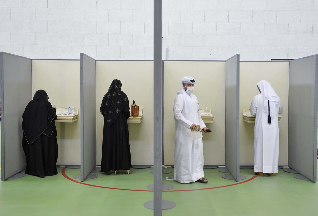 Qataris voting