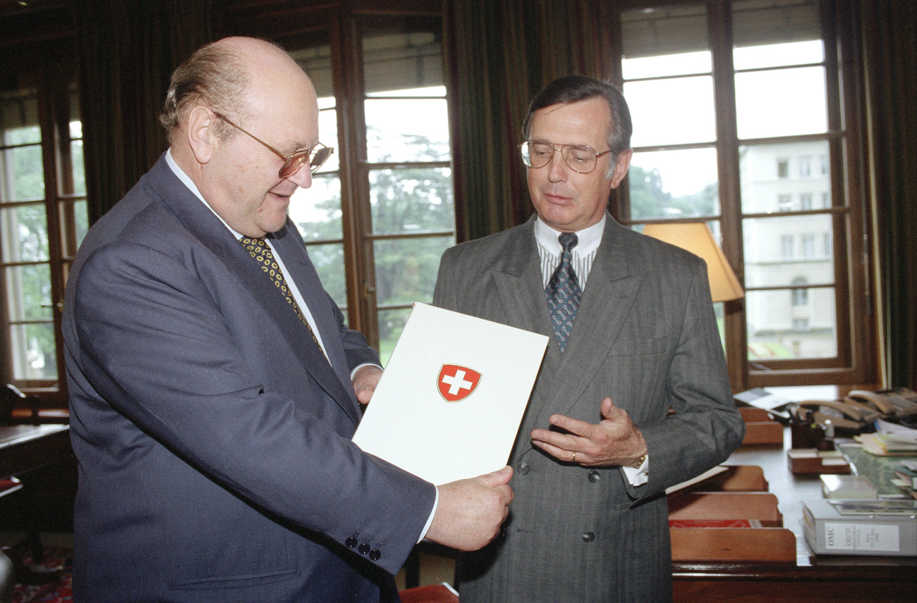 瑞士世贸大使Phillipe Rossier(右)和世贸总干事Renato Ruggiero(左)