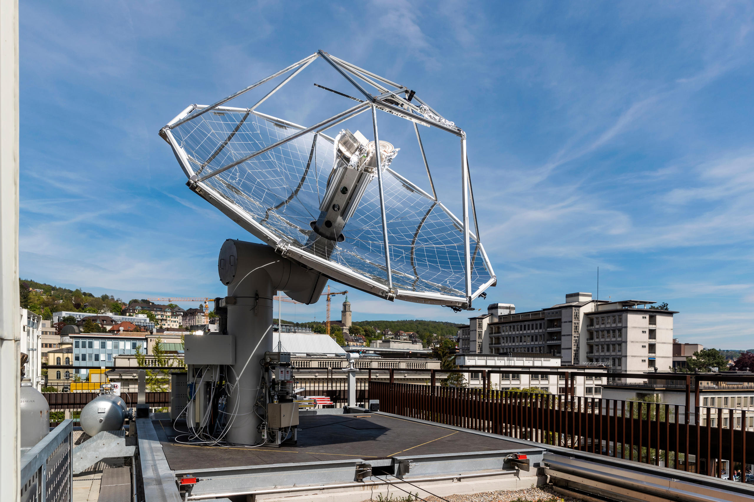 Una pequeña instalación solar en el tejado de la universidad ETH de Zúrich.