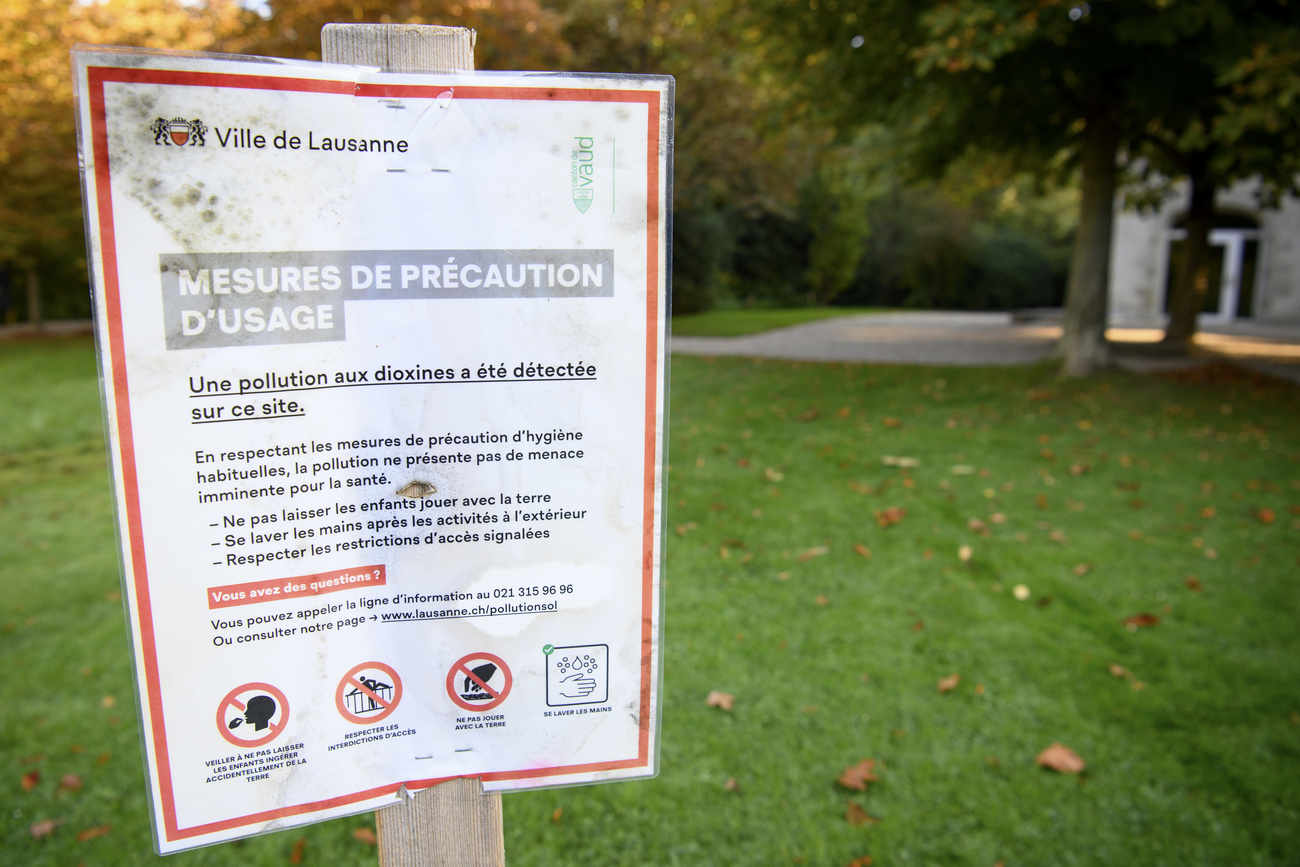 Sign indicating dioxin pollution in Lausanne.