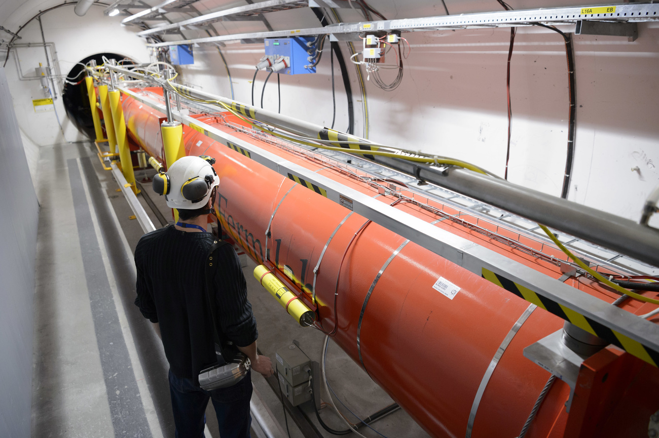 CERNの大型ハドロン衝突加速器（LHC）