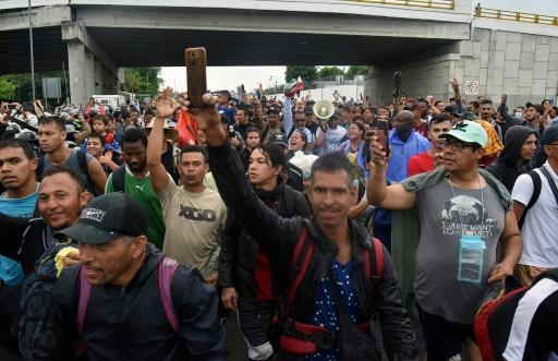 Miles de migrantes salen en caravana del sur de M xico con rumbo a