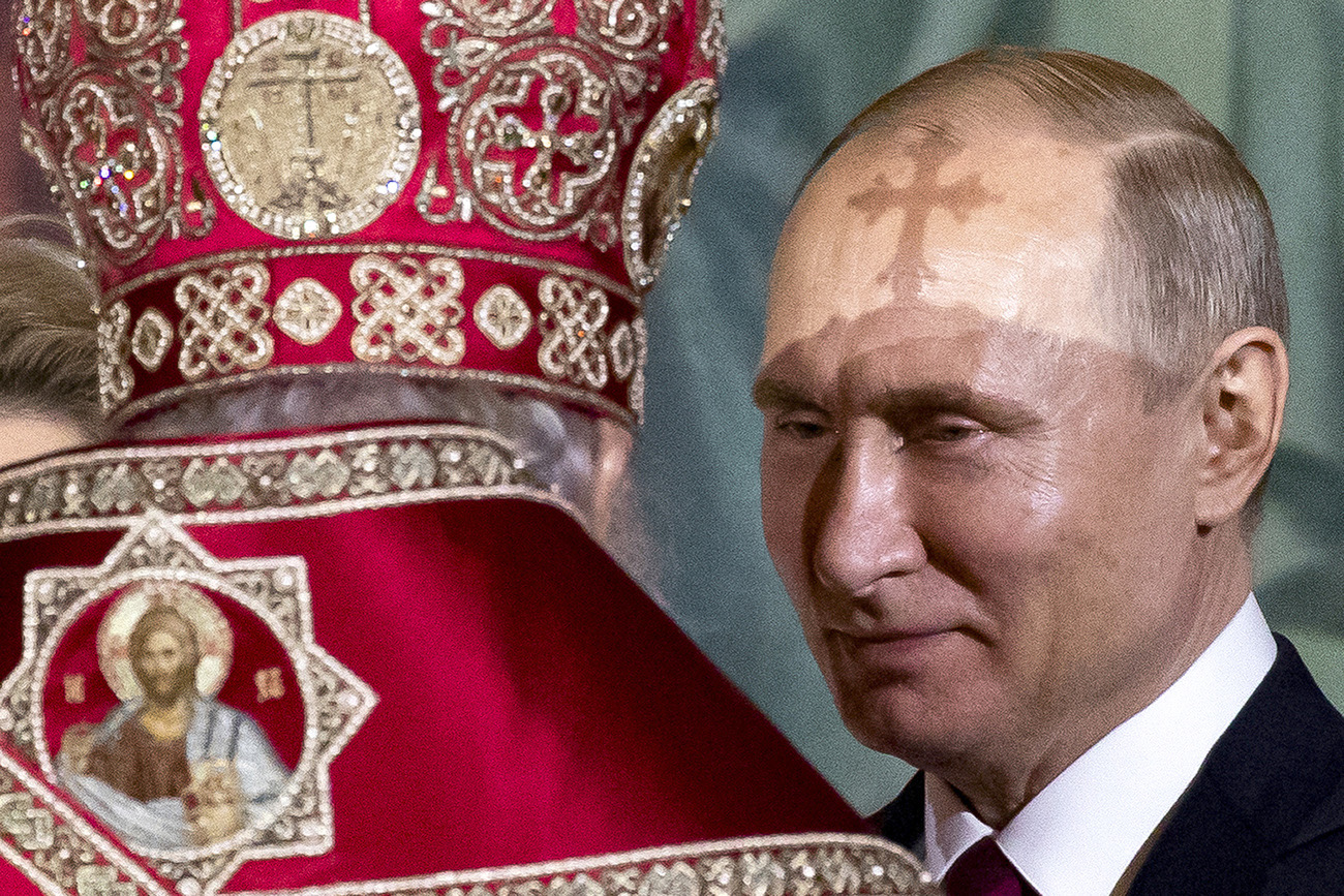 Putin con l ombra di una croce sulla fronte