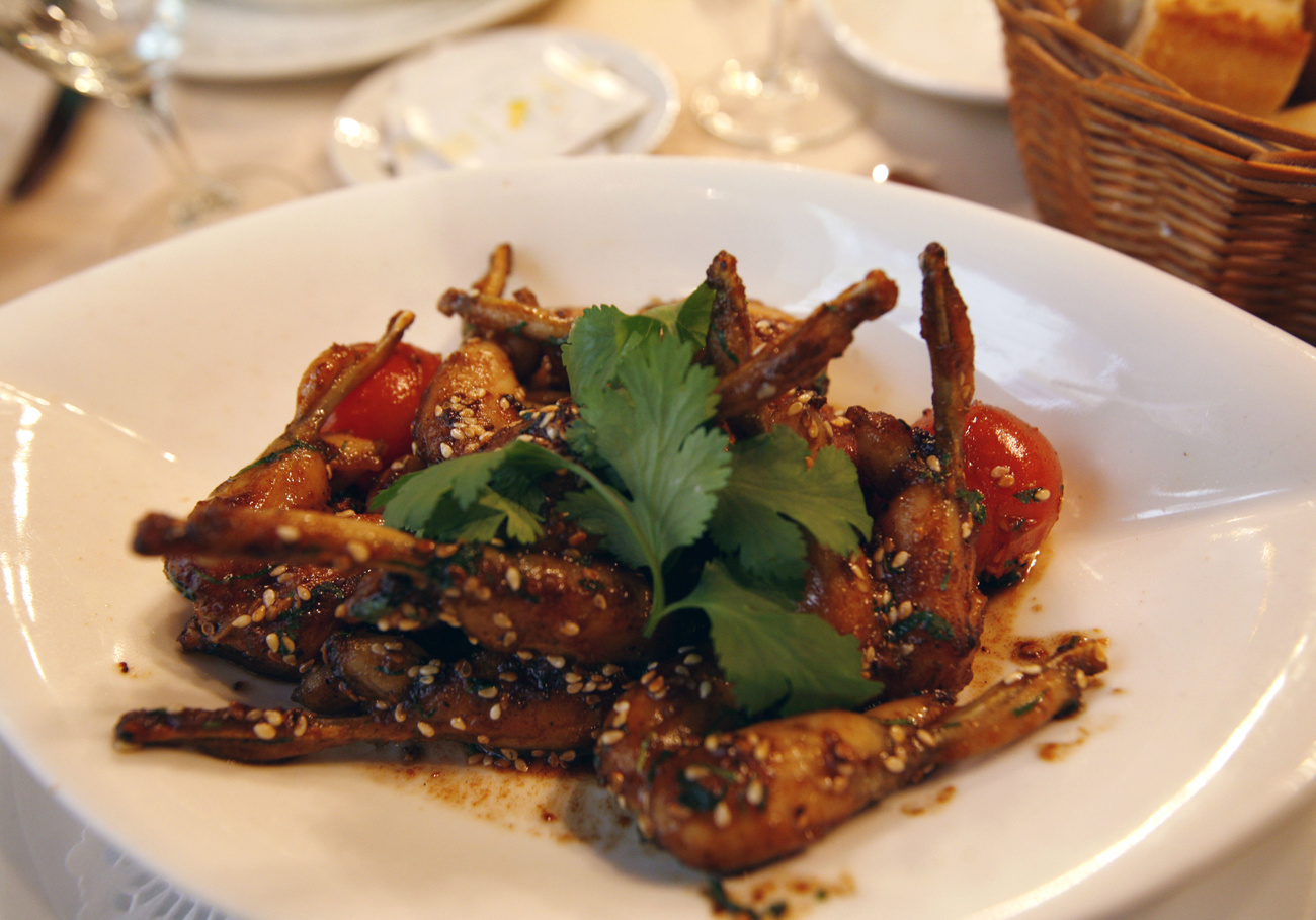 Frogs legs in a pan