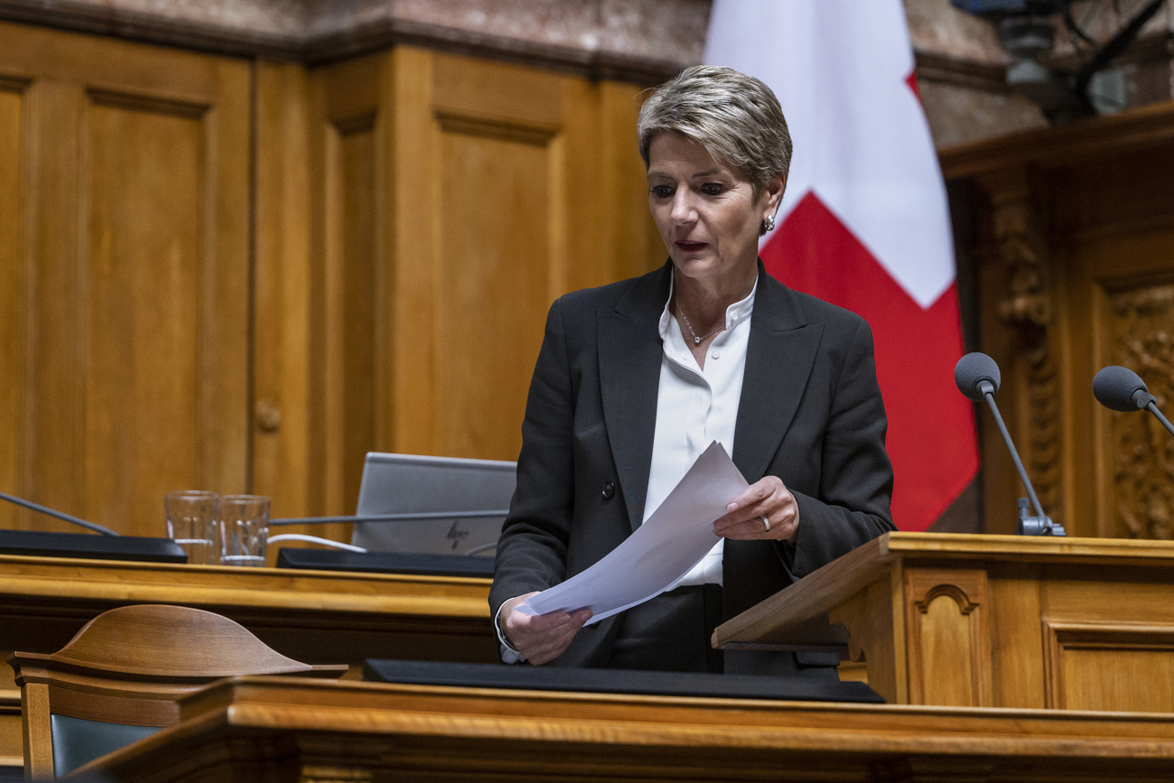 财政部长卡琳·凯勒-苏特关于拯救瑞士信贷的特别会议期间的战略被议会否决。