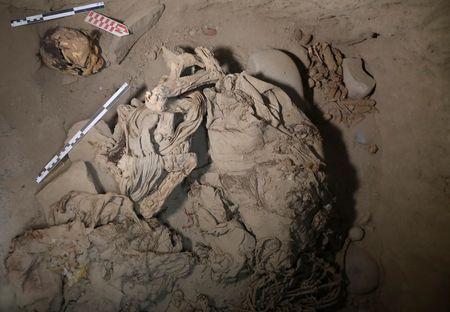 Archaeologists in Peru find adolescent mummy wrapped in bundle - SWI swissinfo.ch