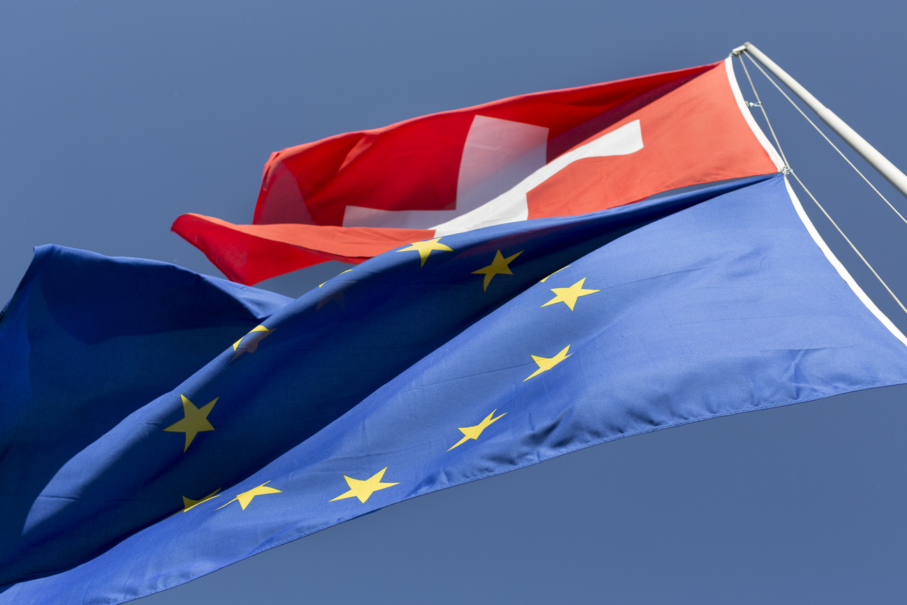 Banderas de Suiza y de la UE