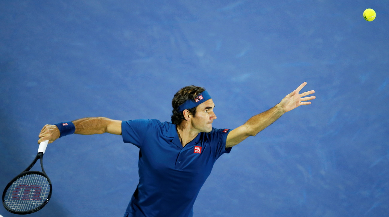 Roger Federer playing tenis