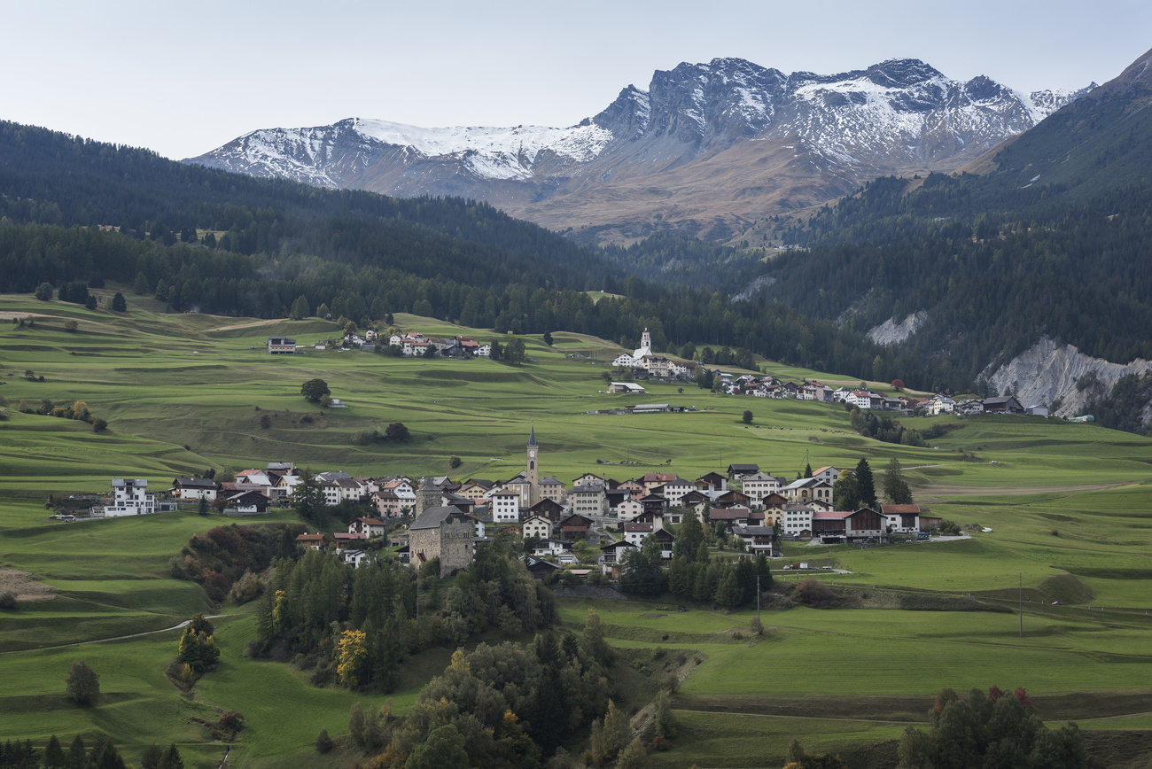 El pueblo de Riom en el Cantón de los Grisones, Suiza.