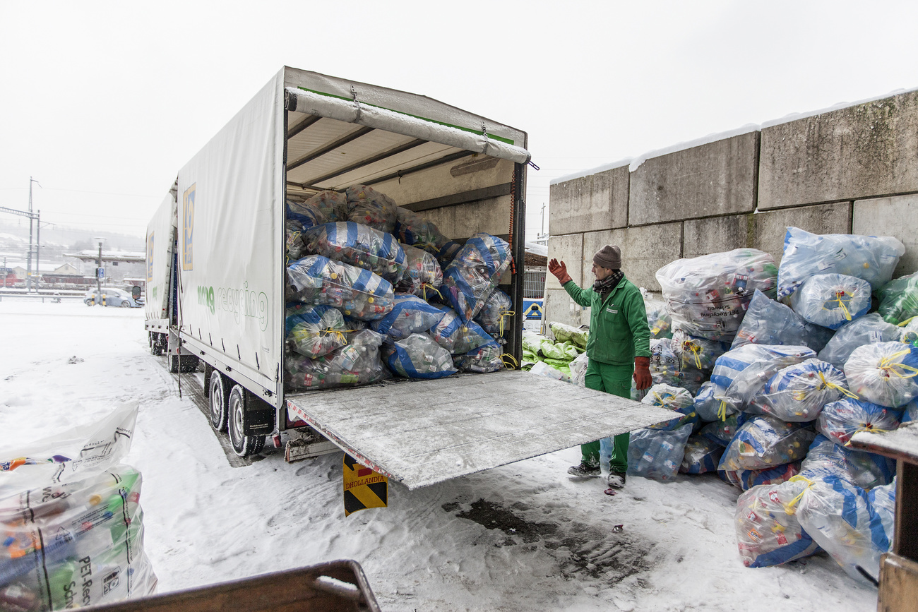 raccolta dei rifiuti in plastica