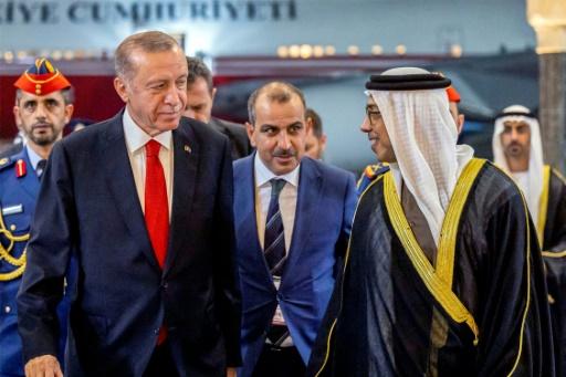 أنقرة وأبوظبي تبرمان عقوداً بـ50 مليار دولار خلال زيارة إردوغان