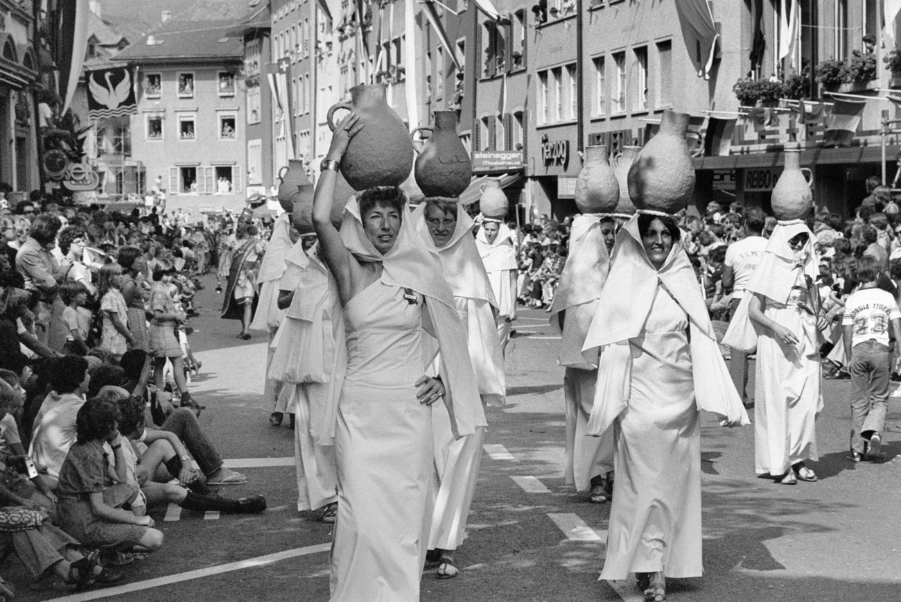 Women with jugs on their head at the Badenfahrt festival in 1977