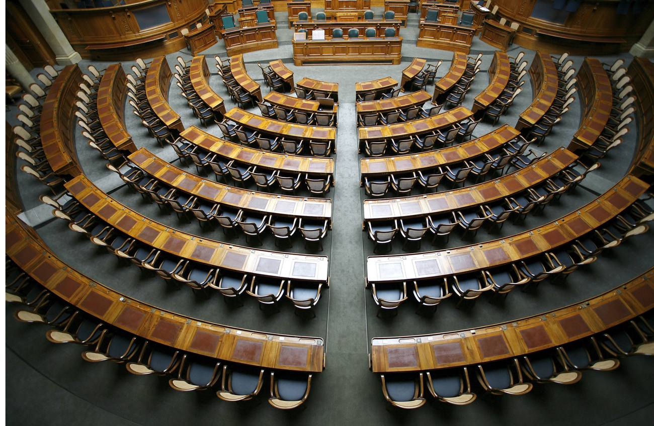 Völlig leerer Nationalratssaal, Sitze in halbrunder Anordnung
