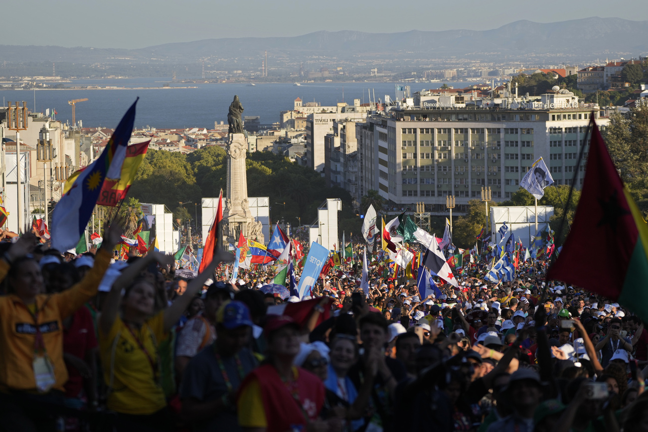 Le strade di Lisbona invase dai giovani per la Giornata mondiale dei giovani.