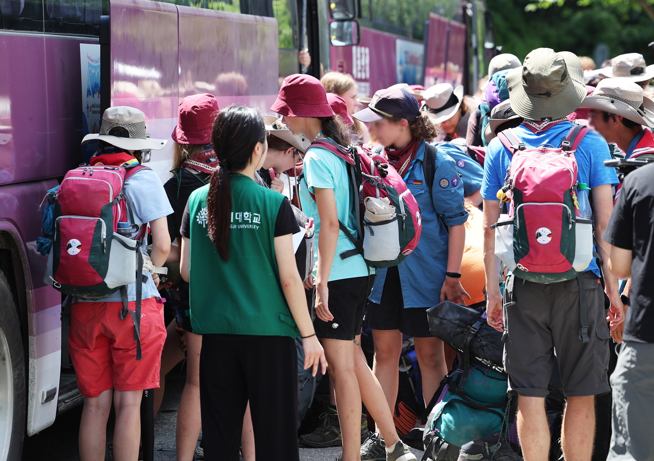 Giovani partecipanti al raduno internazionale di scout.