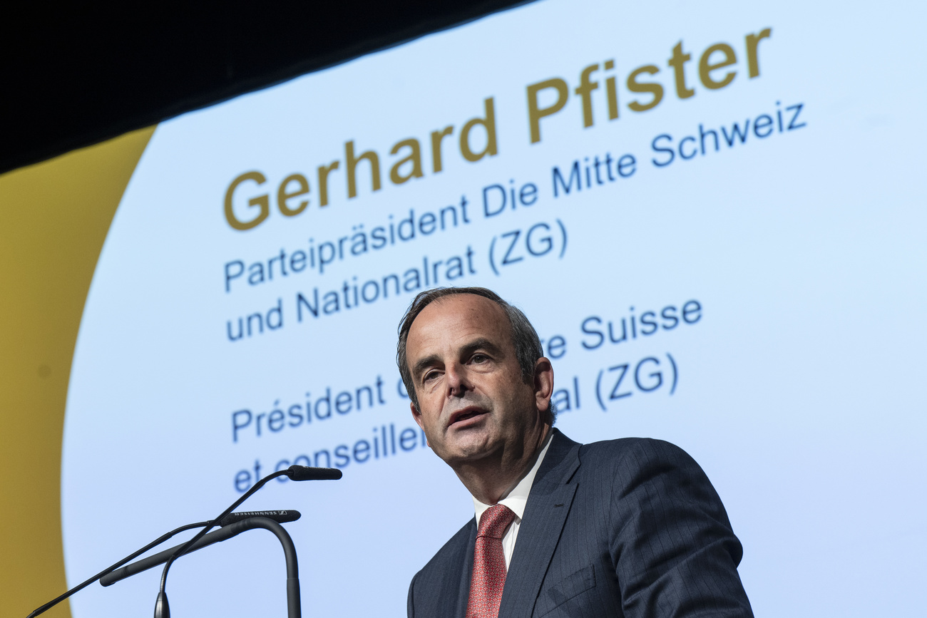 Gerhard Pfister durante l assemblea del partito.