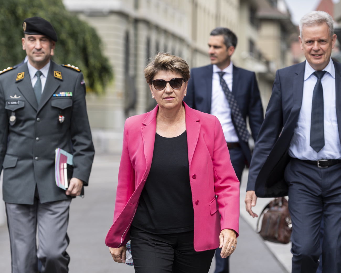 Viola Amherd et le chef de l armée suisse