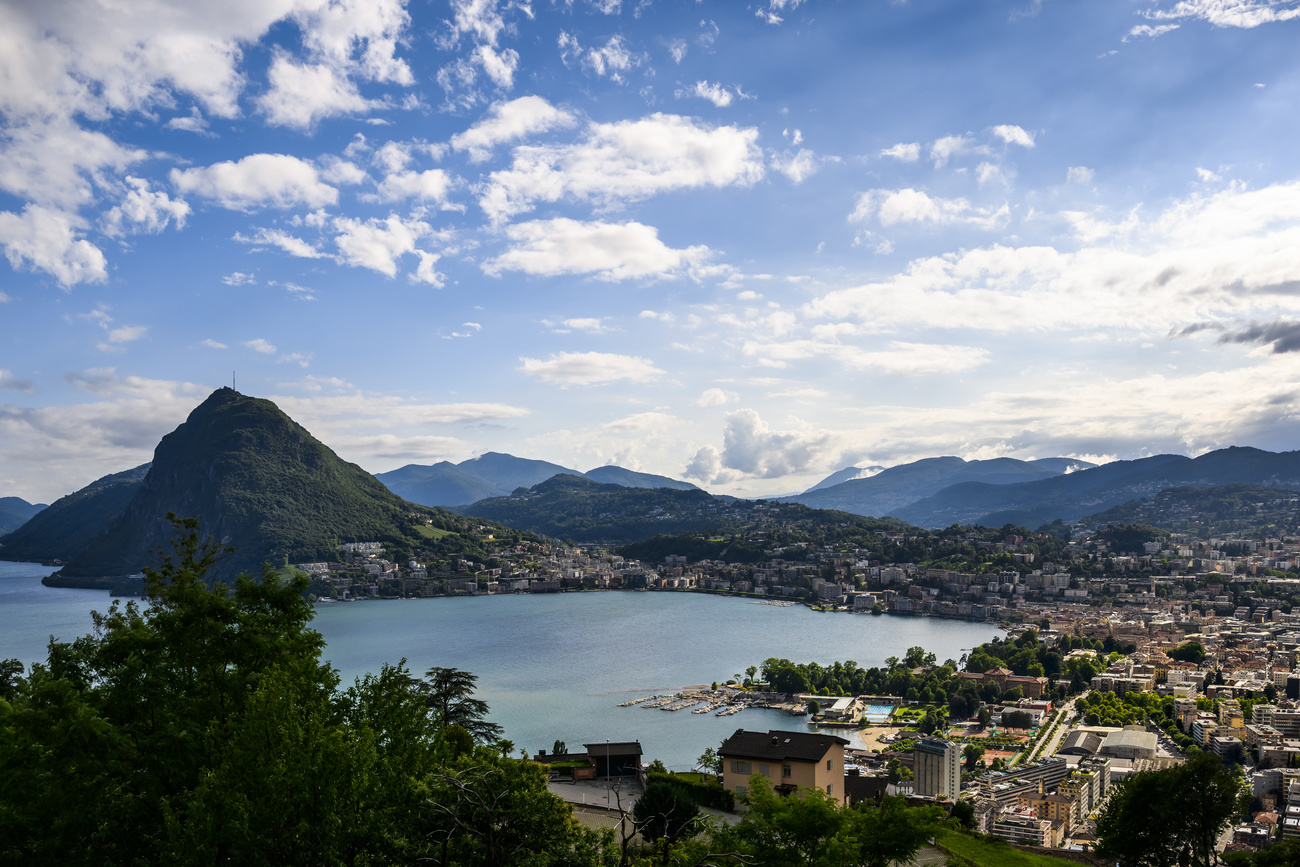 Il golfo di Lugano visto dall'alto.