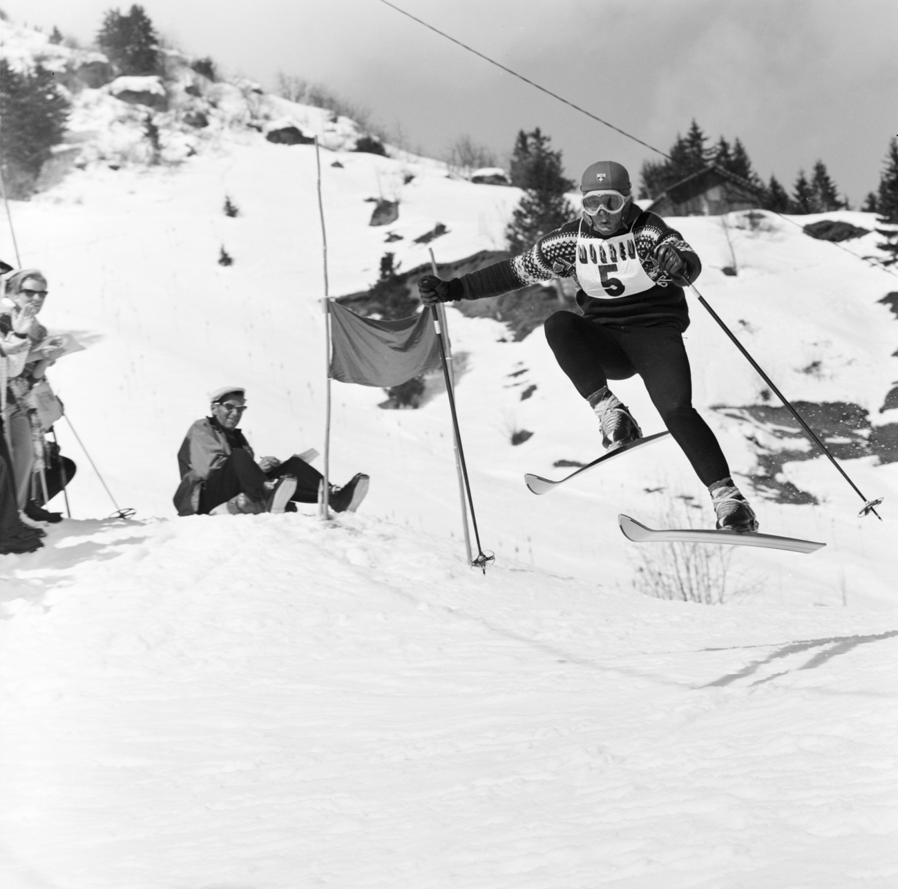 1961年、ミューレンで開催されたカンダハル・スキーレースで活躍するスイス人スキーヤーのウィリー・フォラー