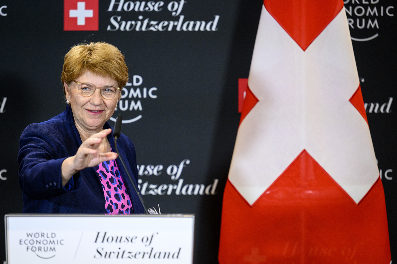 الرئيسة السويسرية فيولا أمهرد في المنتدى الاقتصادي العالمي (WEF) في دافوس.