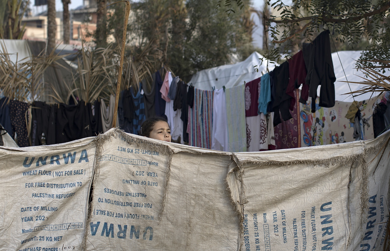 Displaced Palestinian girl at Khan Yunis camp in Gaza