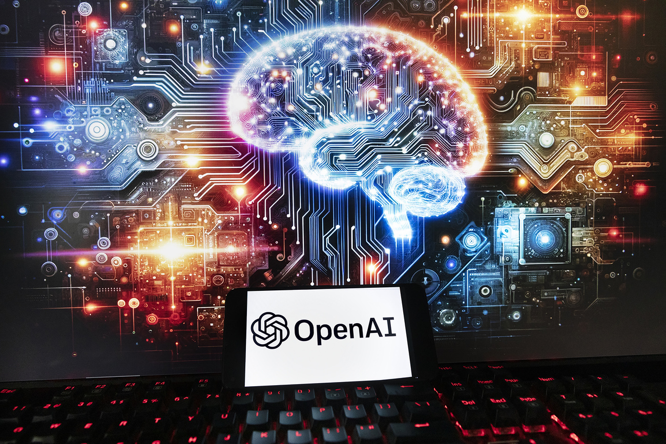 logo openai e immagine di un cervello