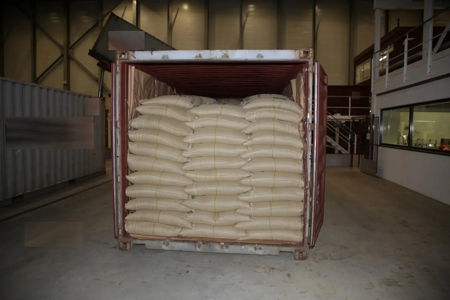這批古柯鹼的商業價值估計約為5000萬瑞郎，是在一個裝咖啡豆的貨櫃中發現並沒收的。