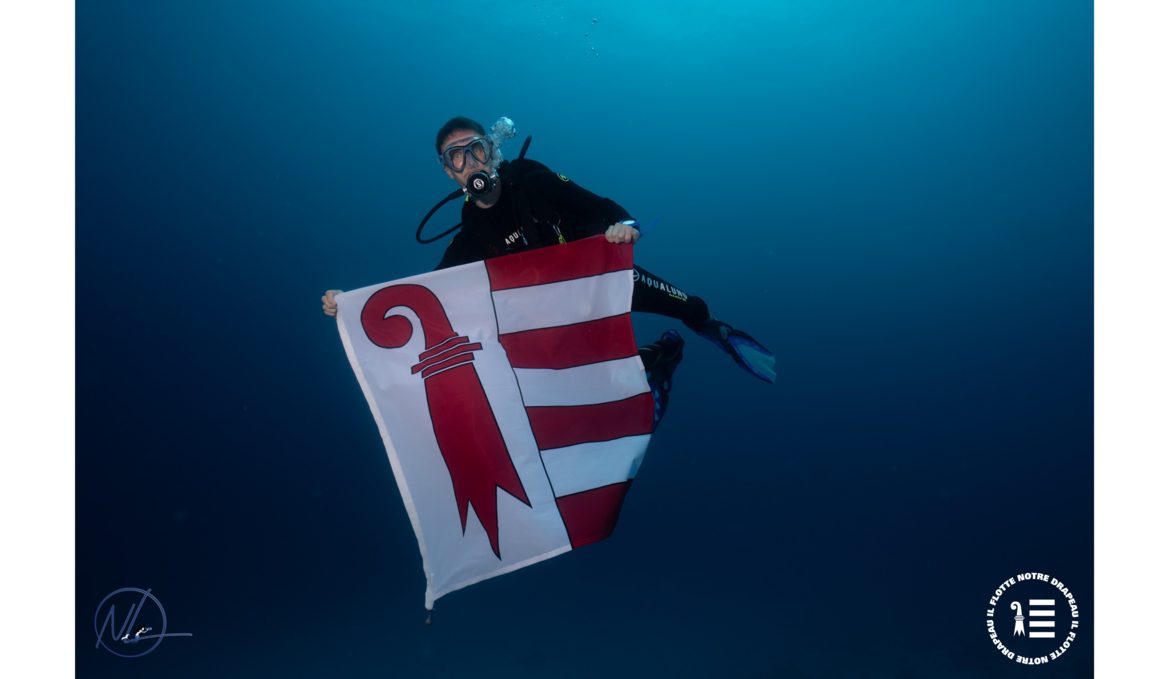 Le drapeau jurassien a même été photographié sous l'eau.