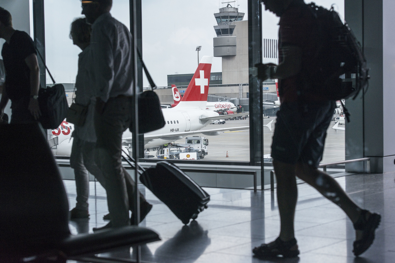 Switzerland to introduce flight passenger database