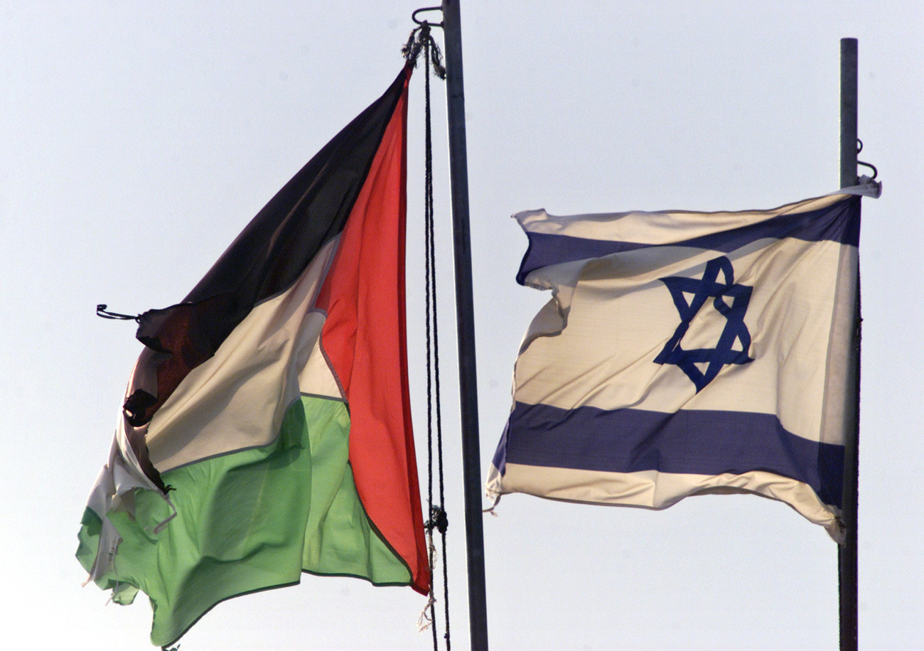 Le bandiere di Israele e Palestina.