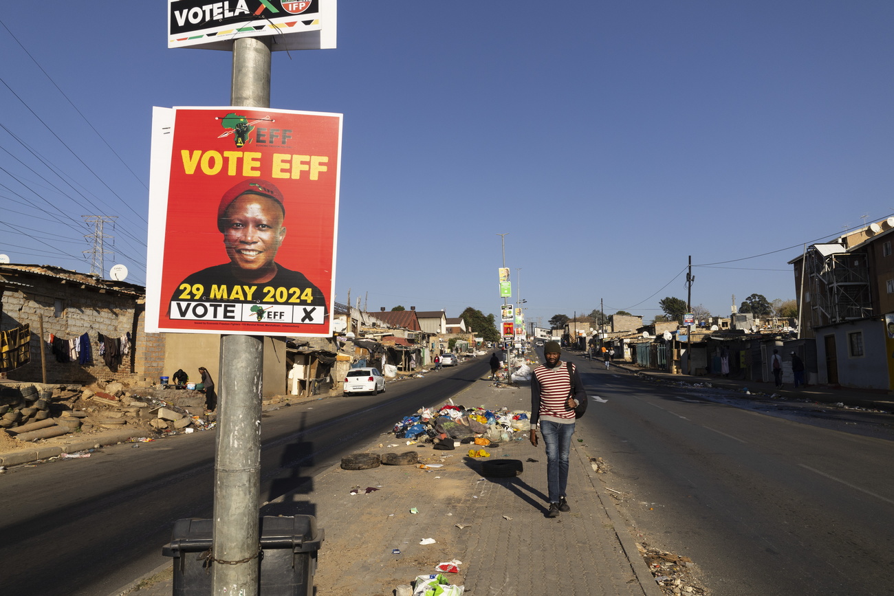Werbeplakat der Economic Freedom Fighter in einem ärmeren Teil von Johannesburg